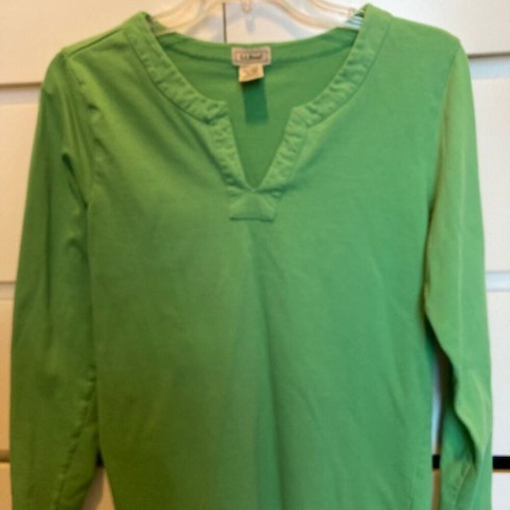 Woman's LLBean split neck tunic